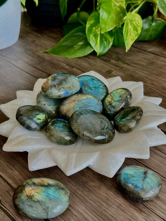 Labradorite Palm Stones (Mixed Quality / Golden Flash, High Quality)